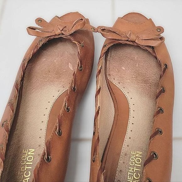 Kenneth Cole Reaction caramel leather open toe flat bow pumps Size 6 - Picture 11 of 11